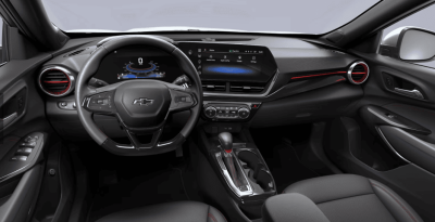 쉐보레_트랙스 크로스오버_2026년형_가솔린 터보 1.2_RS_color_int_젯블랙 & 레드 포인트 RS 인조가죽 시트.png