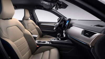 르노코리아_아르카나_2026년형_가솔린 1.6 하이브리드 (E-TECH)_아이코닉_color_int_카멜 브라운 인조 가죽 시트.jpg