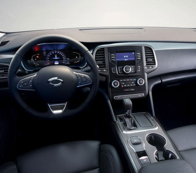 르노코리아_SM6_2025년형_color_int_블랙 인조 가죽시트(실버 페인팅 데코).jpg